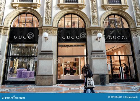 gucci galleria mall.